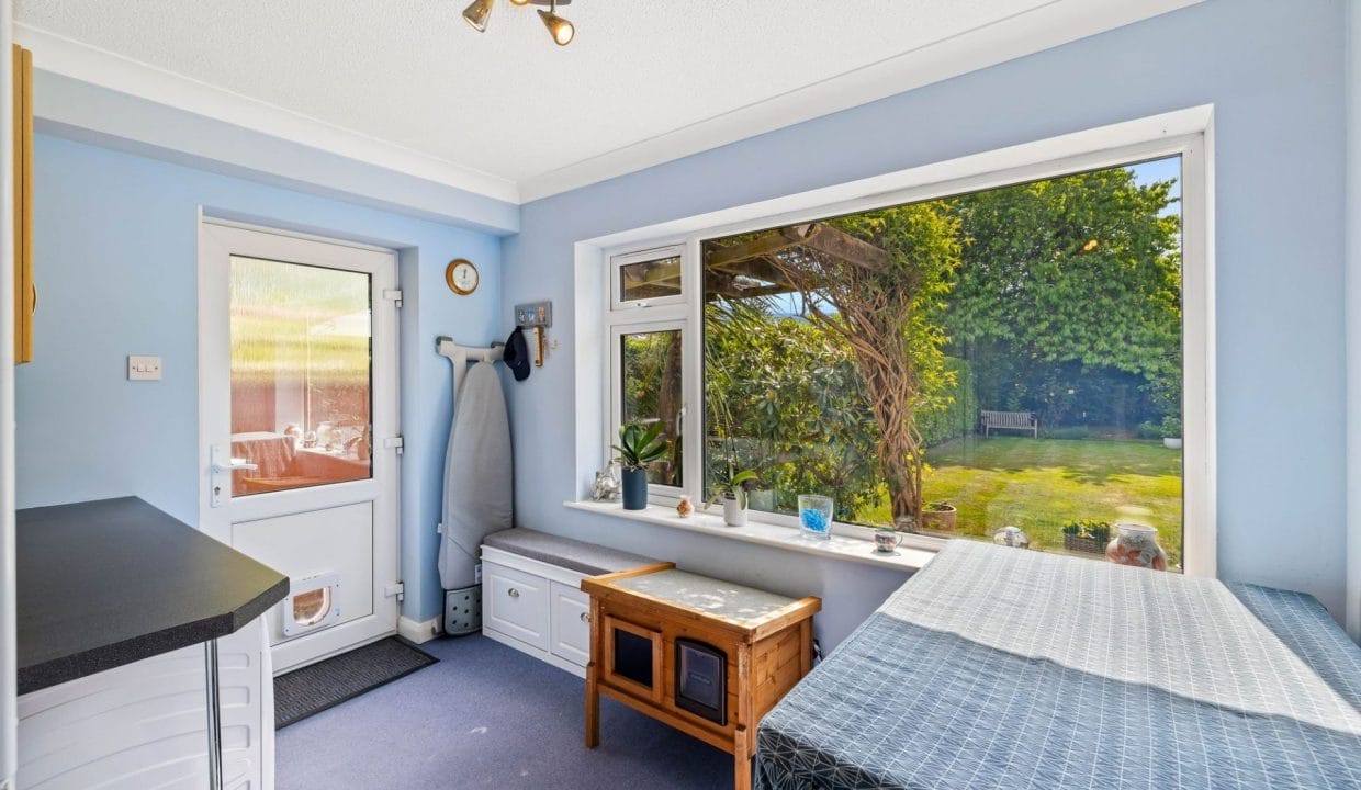 27FinchesParkRoadLessthan3MB-16.jpg